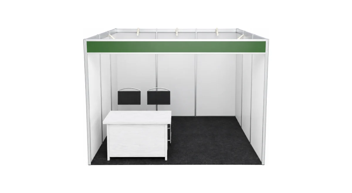Stand sencillo de 3 x 3 metros con panelería blanca, cenefa, escritorio y dos sillas